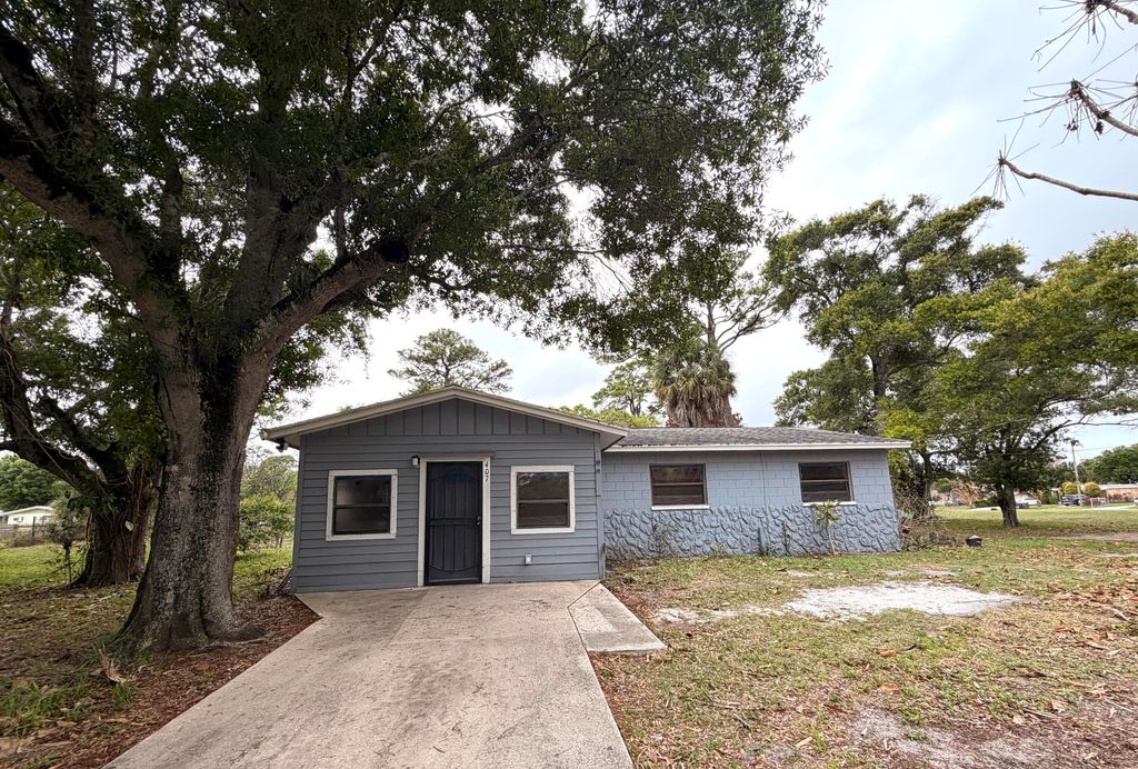 Photo of 407 N 29th Street, Fort Pierce, FL 34947 (MLS # B26002101)