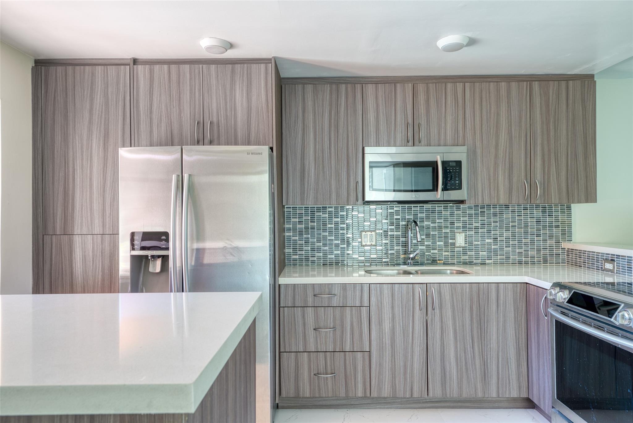 227 Lakeview Dr 105