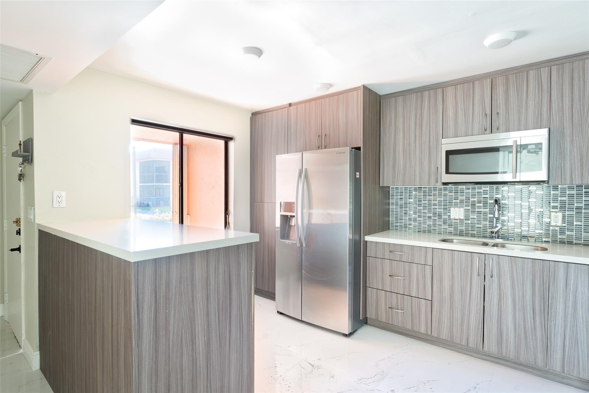227 Lakeview Dr 105