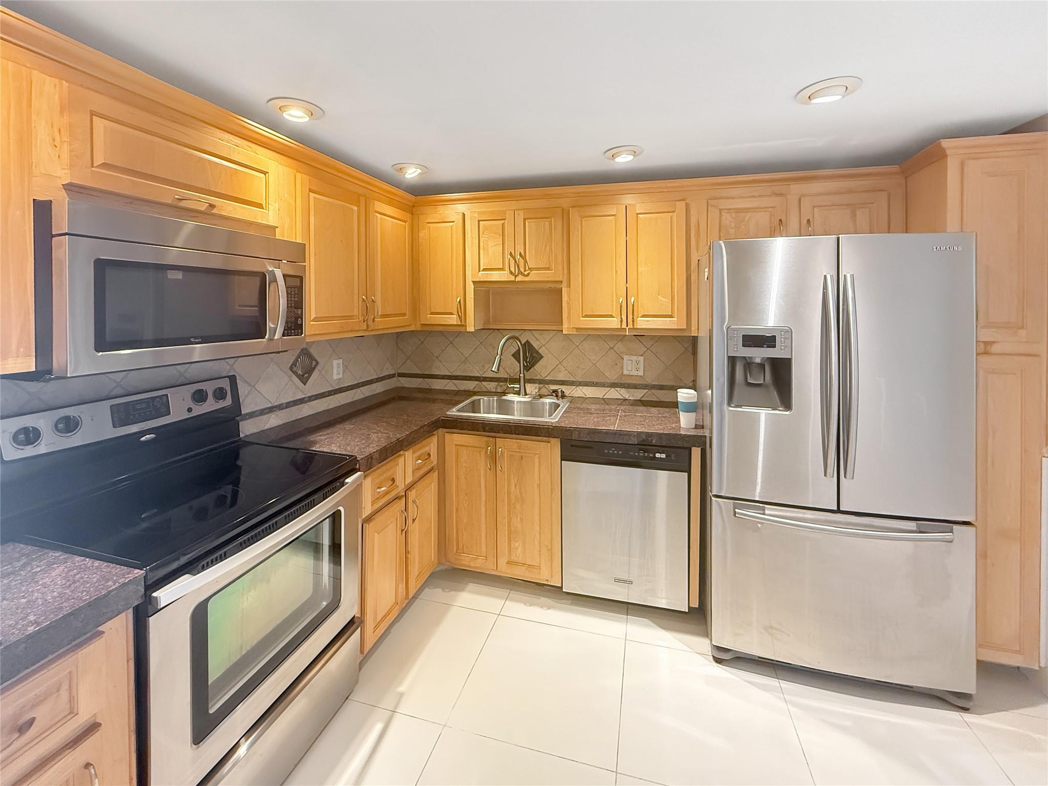 3520 Oaks Way 406