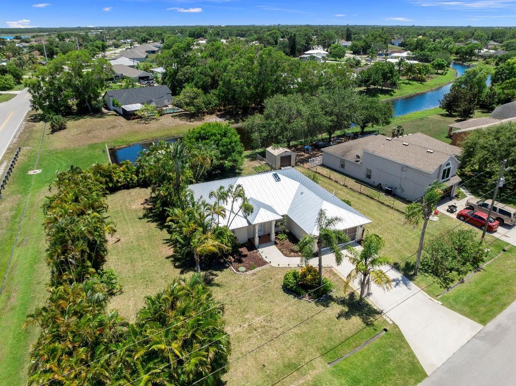 Photo of 2401 SE Rock Springs Drive, Port Saint Lucie, FL 34952 (MLS # R10996779)