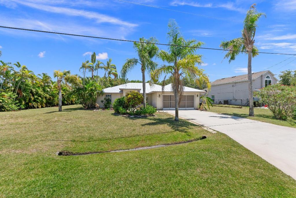 Photo of 2401 SE Rock Springs Drive, Port Saint Lucie, FL 34952 (MLS # R10996779)