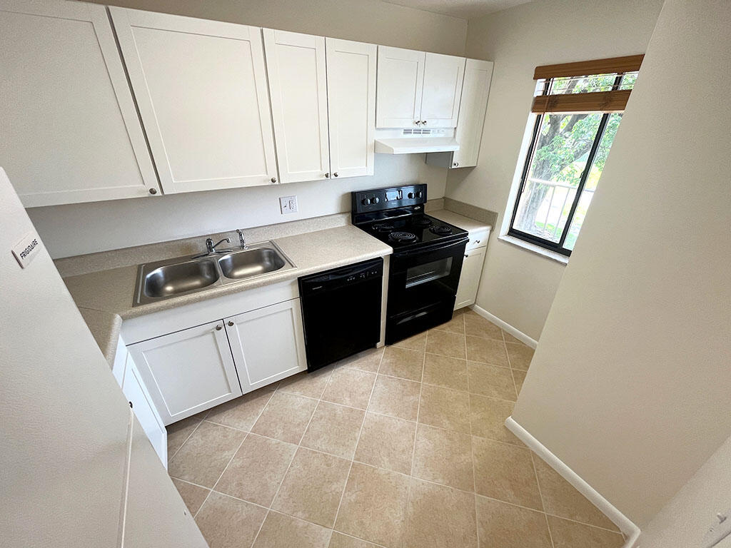 2828 Tennis Club Drive 207