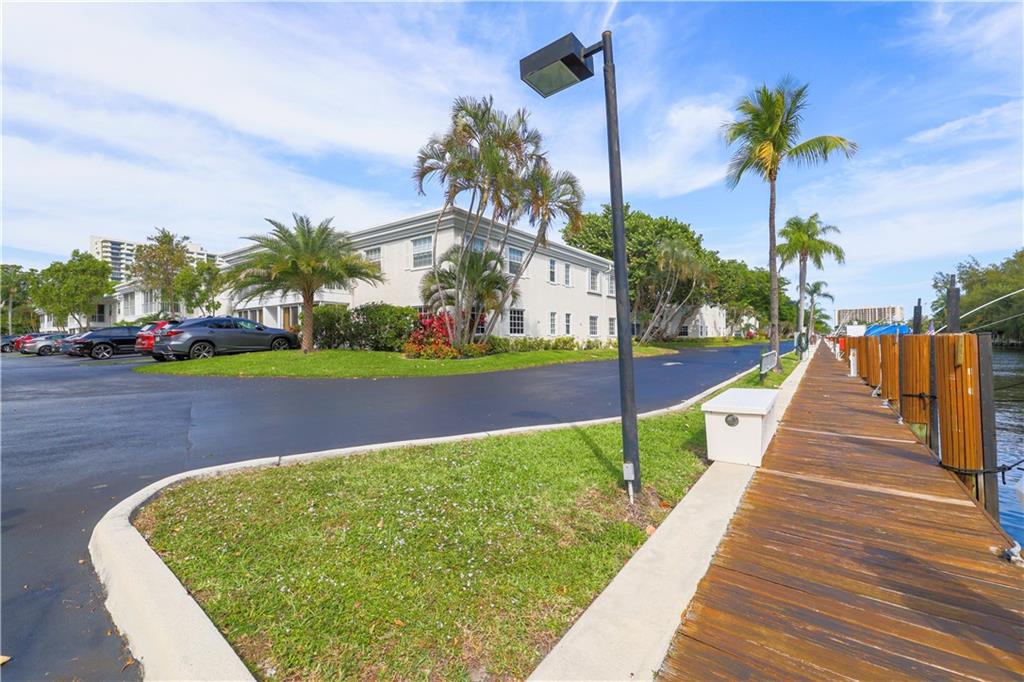 Bay Colony Club - Residential