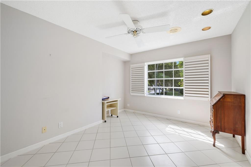 Bay Colony Club - Residential