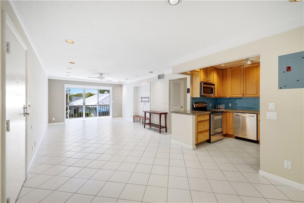 Bay Colony Club - Residential