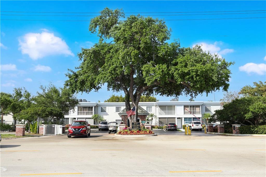 Bay Colony Club - Residential
