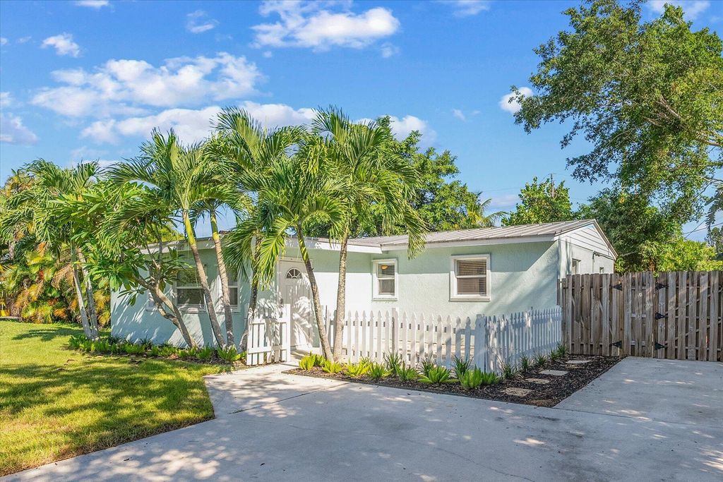 Photo of 5889 Williamson Road, Jupiter, FL 33458 (MLS # R10918859)