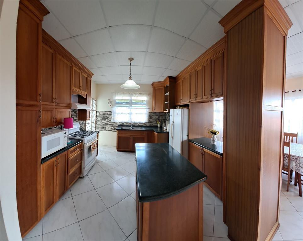 DUNCAN VILLAGE - Residential