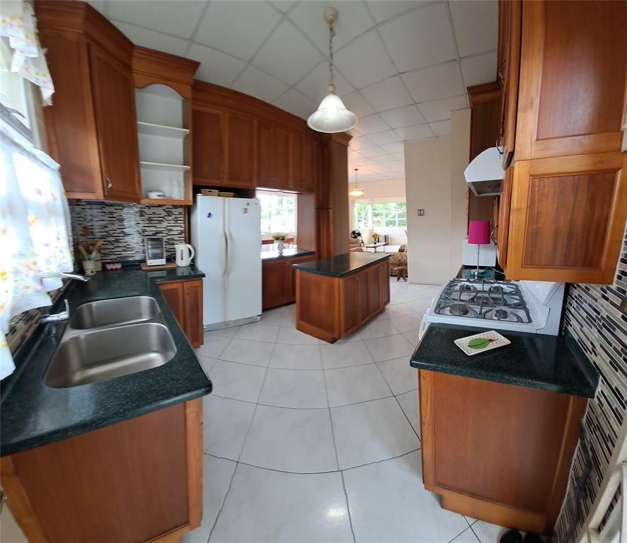 DUNCAN VILLAGE - Residential