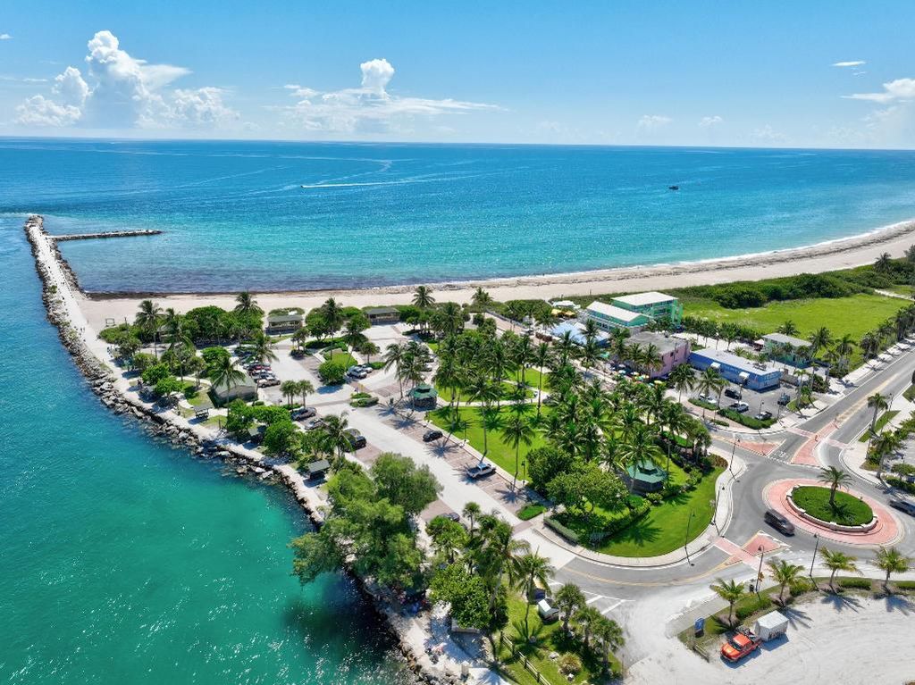 Photo of 1927 Cypress Avenue, Fort Pierce, FL 34949 (MLS # R11132316)