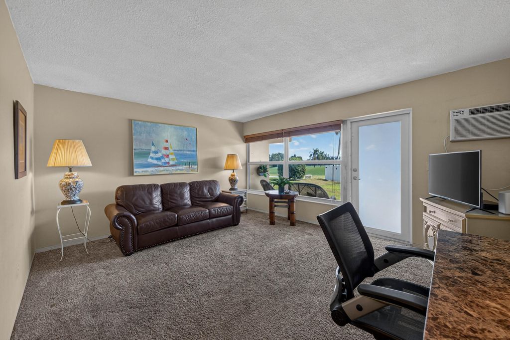 Photo of 4836 NE 23rd Avenue #4, Fort Lauderdale, FL 33308 (MLS # B26000056)