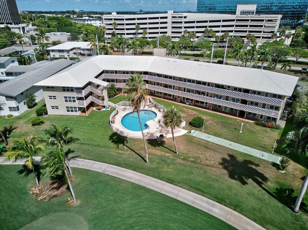 Photo of 4836 NE 23rd Avenue #4, Fort Lauderdale, FL 33308 (MLS # B26000056)