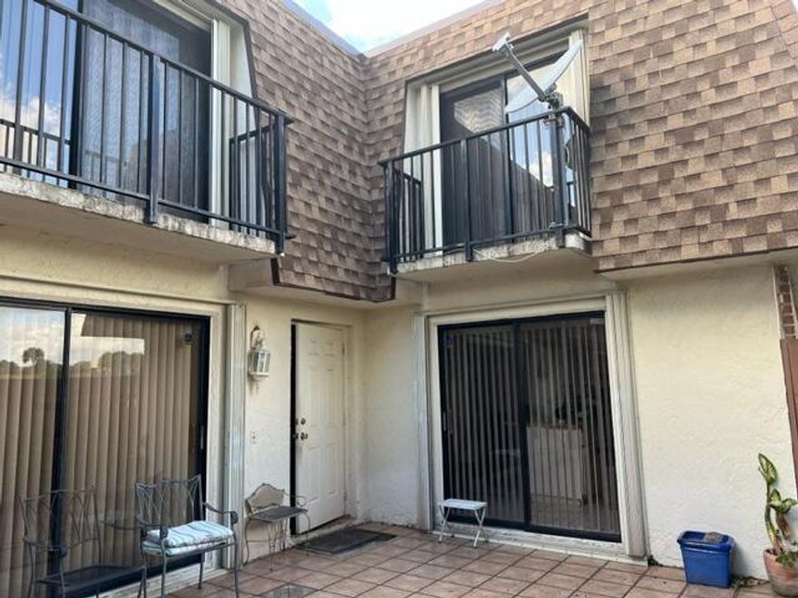 BEST TOWN HOME IN COMMUNITY LOCATED  ON A BEAUTIFUL LAKE , VIEWS FROM LIVING ROOM(when fence cut out) & MASTER BEDROOM. Spacious floor plan with large enclosed private courtyard patio.Great for spa, bbq and privacy or play area for children
PETS ok NEW MASTER SHOWER.TILE FLOORS ON FIRST LEVEL.

RENOVATE  IT YOUR WAY, IN ORIGINAL CONDITION. 
great community amenities. Pool, clubhouse, tennis courts, gym. Publix near by.

OWNER must​​‌​​​​‌​‌​​​‌‌​​​‌‌‌​​‌​​‌‌​​​​ sell.