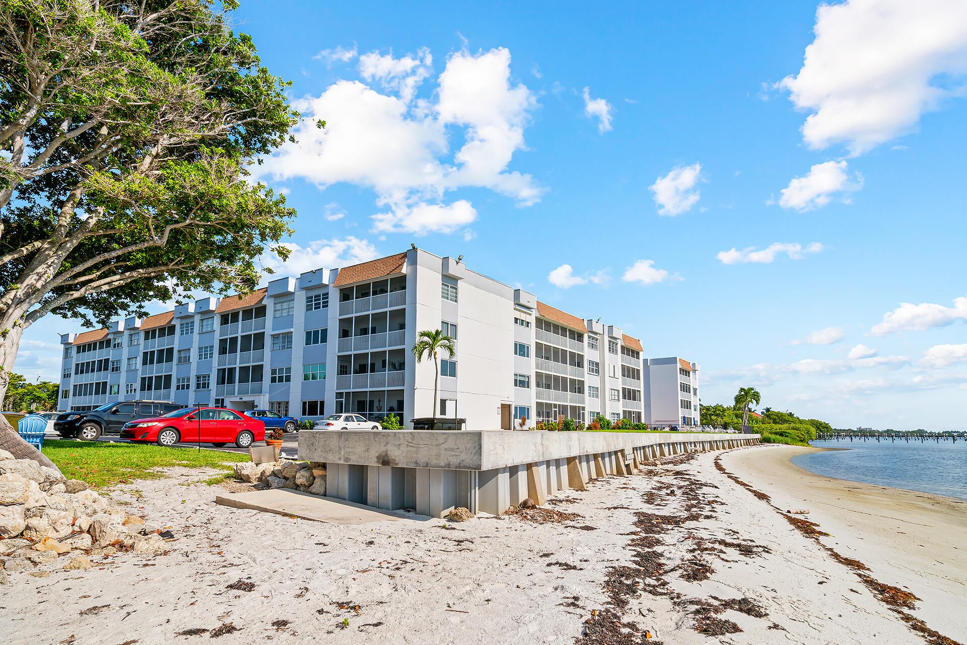 1516 S Lakeside Drive #117