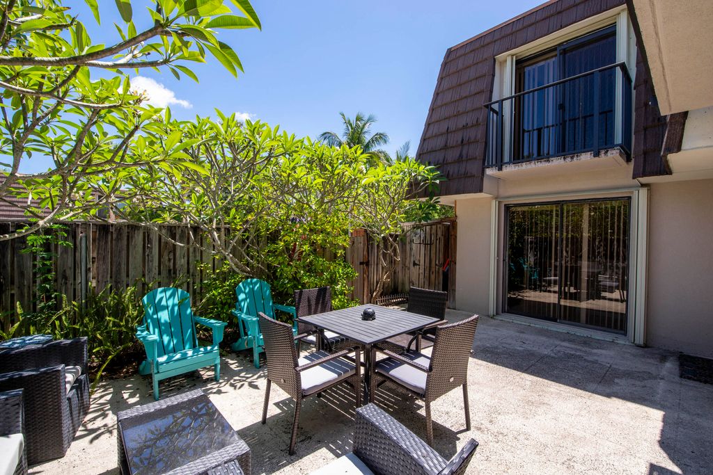 Photo of 1913 19th Court, Jupiter, FL 33477 (MLS # B26030561)