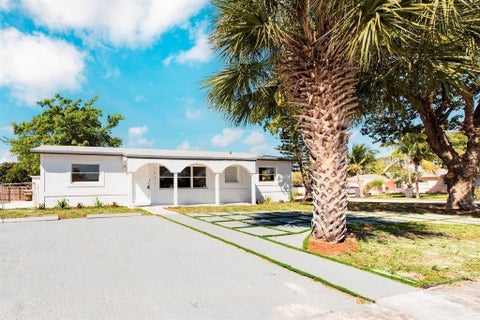 Tiny photo for 1031 SW 6th Way, Deerfield Beach, FL 33441 (MLS # B26008534)