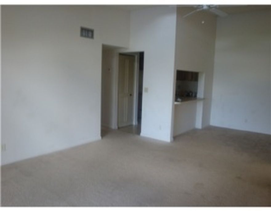 Lakeview penthouse 3rd floor all tile in
living area and carpet in bedrooms!
great community central location! Basic
Cable included!