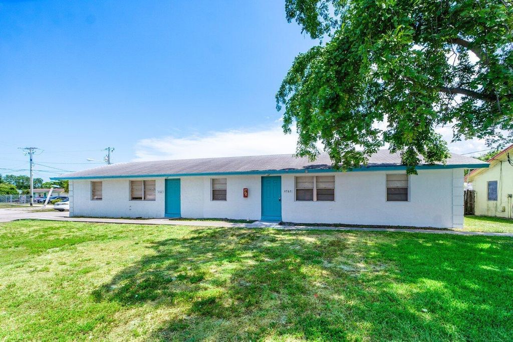 Photo of 4765 Gulfstream Road, Lake Worth, FL 33461 (MLS # R10995859)