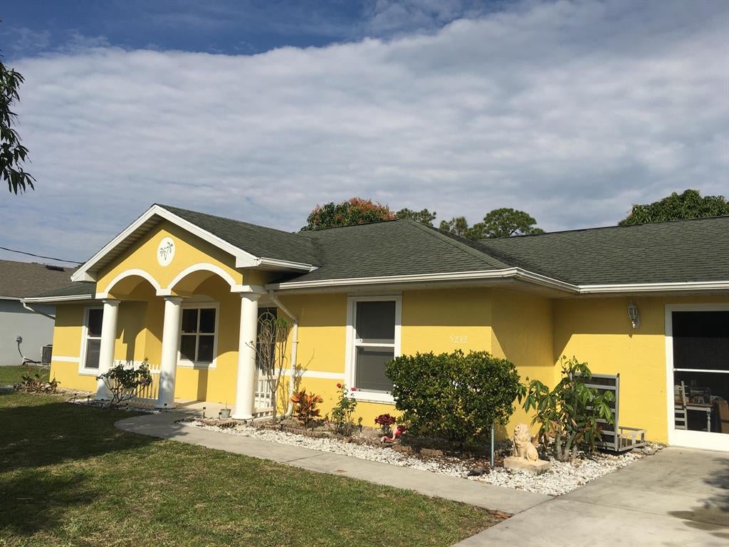 Photo of 5232 NW North Piper Circle, Port Saint Lucie, FL 34986 (MLS # R10772329)