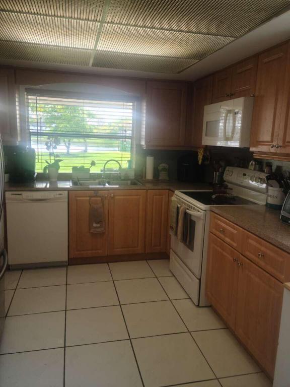 LAKES OF THE MEADOW SEC 1 - Residential