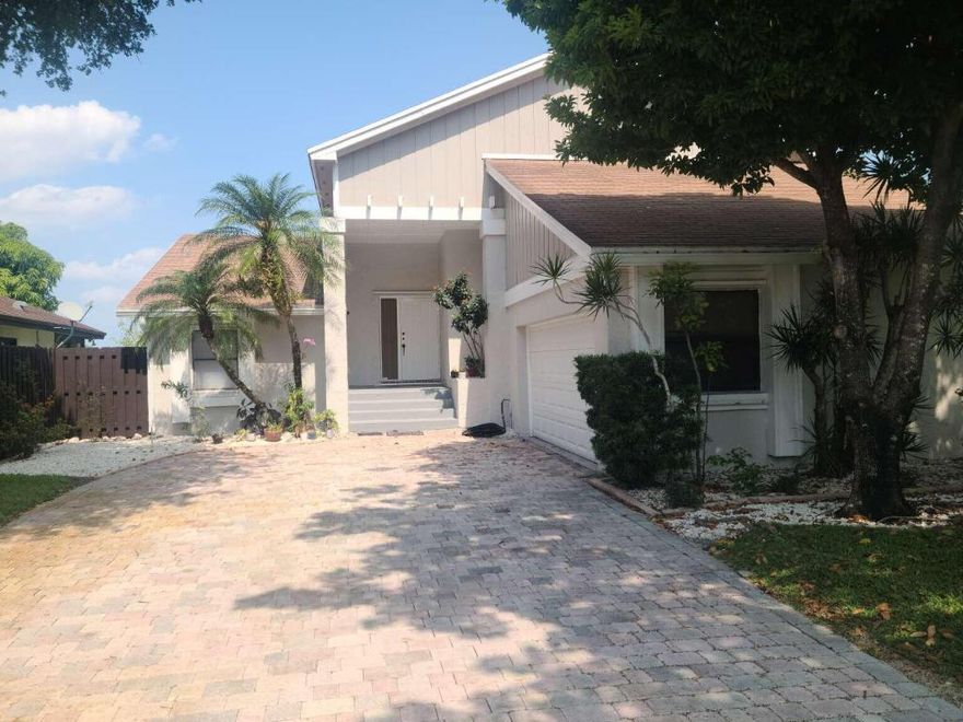 Lovely 2 Story Split level 4 Bedroom, 2 bath, 2 car garage Lakeside Home nestled in a quiet cul-de-sac neighbor. Back covered patio, great for outside grilling, overlooking huge Mango tree in yard with view of Lake. Spacious Master bedroom with walk in closet and huge vanity/bath on first floor, with living room, dining room, family room & kitchen. Upstairs 3 bedrooms with full bath, one room overlooking view of lake. This is a hidden gem of a house!