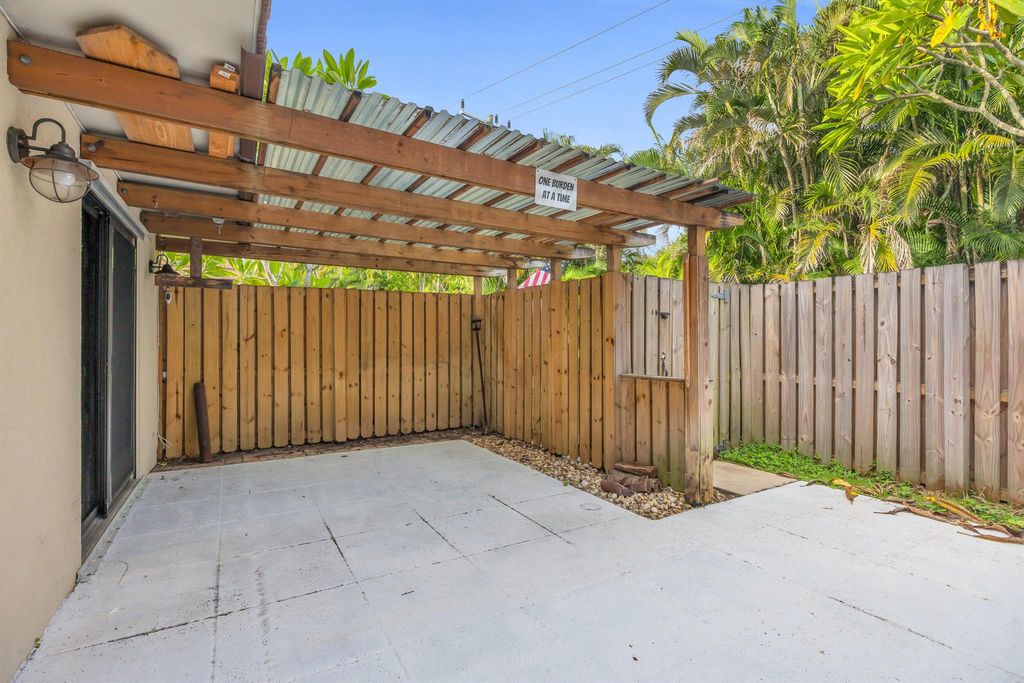 Photo of 1914 19th Lane, Palm Beach Gardens, FL 33418 (MLS # R11129767)