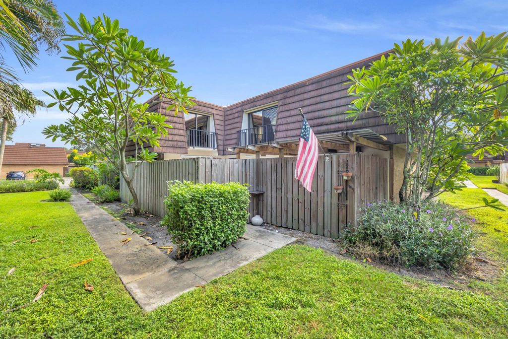 Photo of 1914 19th Lane, Palm Beach Gardens, FL 33418 (MLS # R11129767)