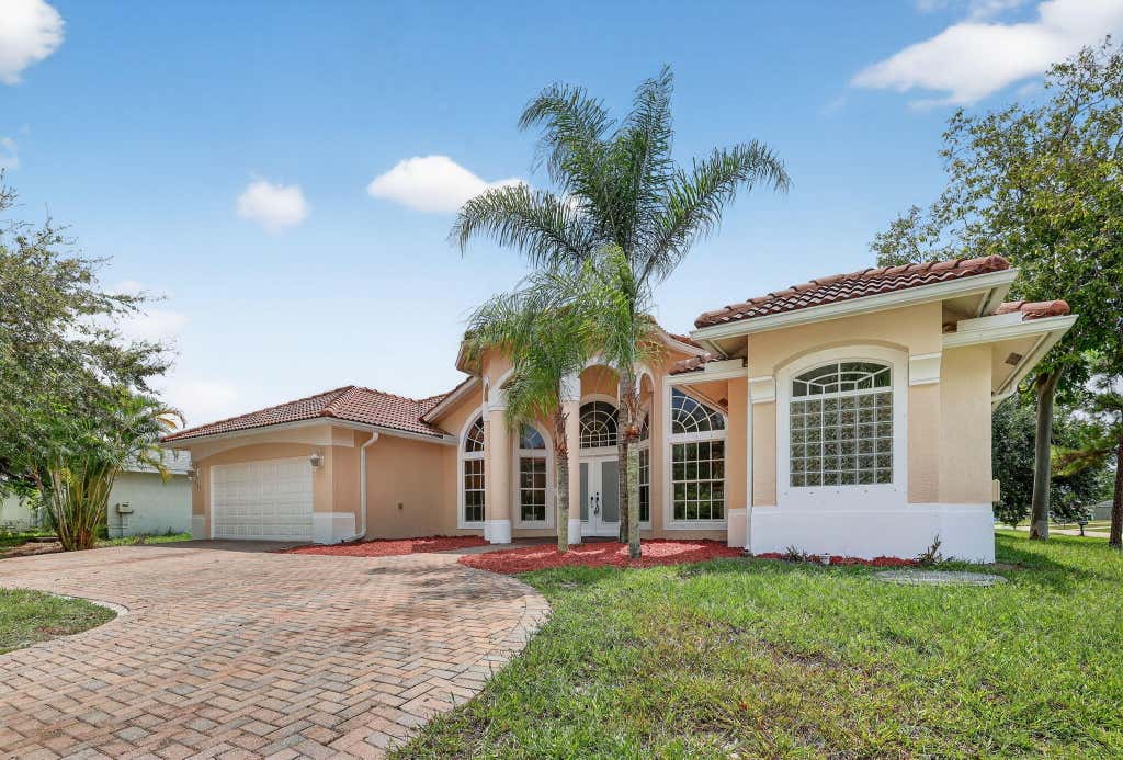 Photo of 392 SW Kane Avenue, Port Saint Lucie, FL 34953 (MLS # R11122428)