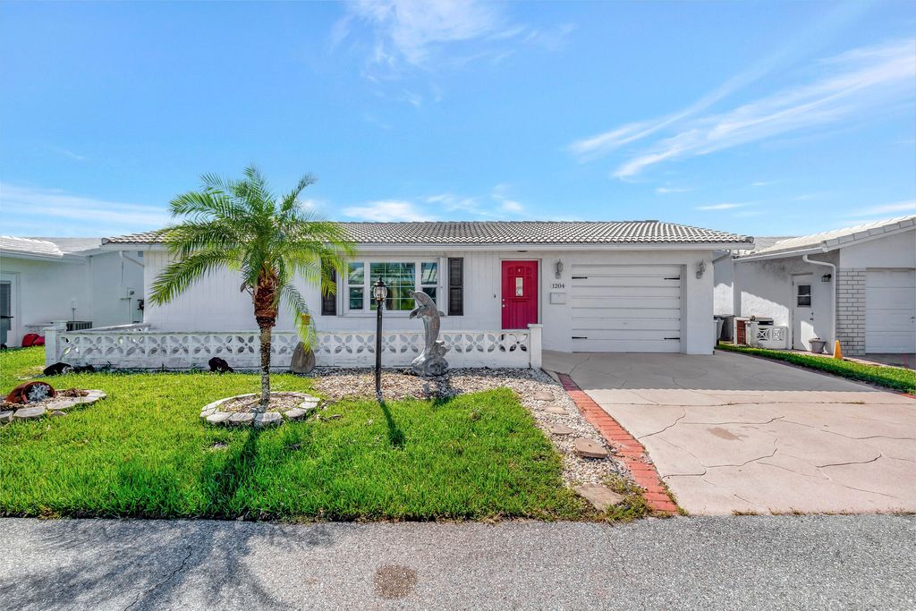 Photo of 1204 SW 20th Avenue, Boynton Beach, FL 33426 (MLS # R10937571)