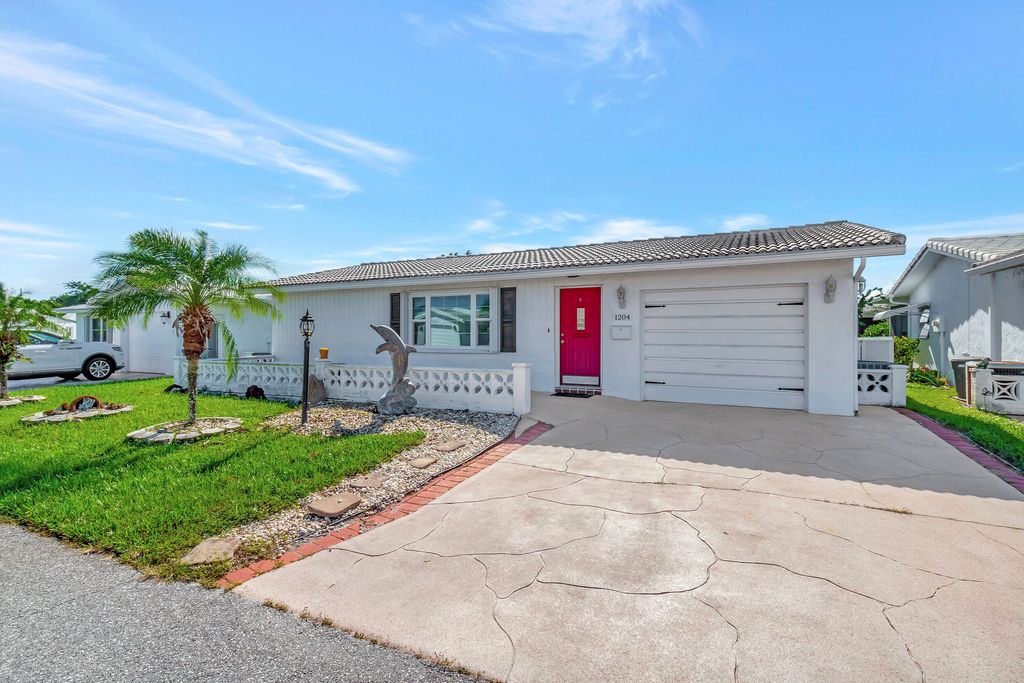 Photo of 1204 SW 20th Avenue, Boynton Beach, FL 33426 (MLS # R10937571)