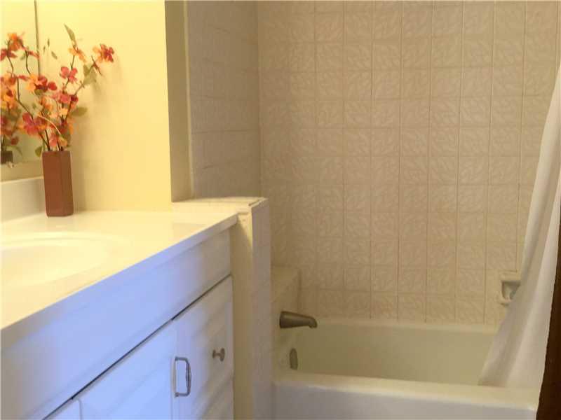 OAKLAND GROVE VILLAGE - Residential