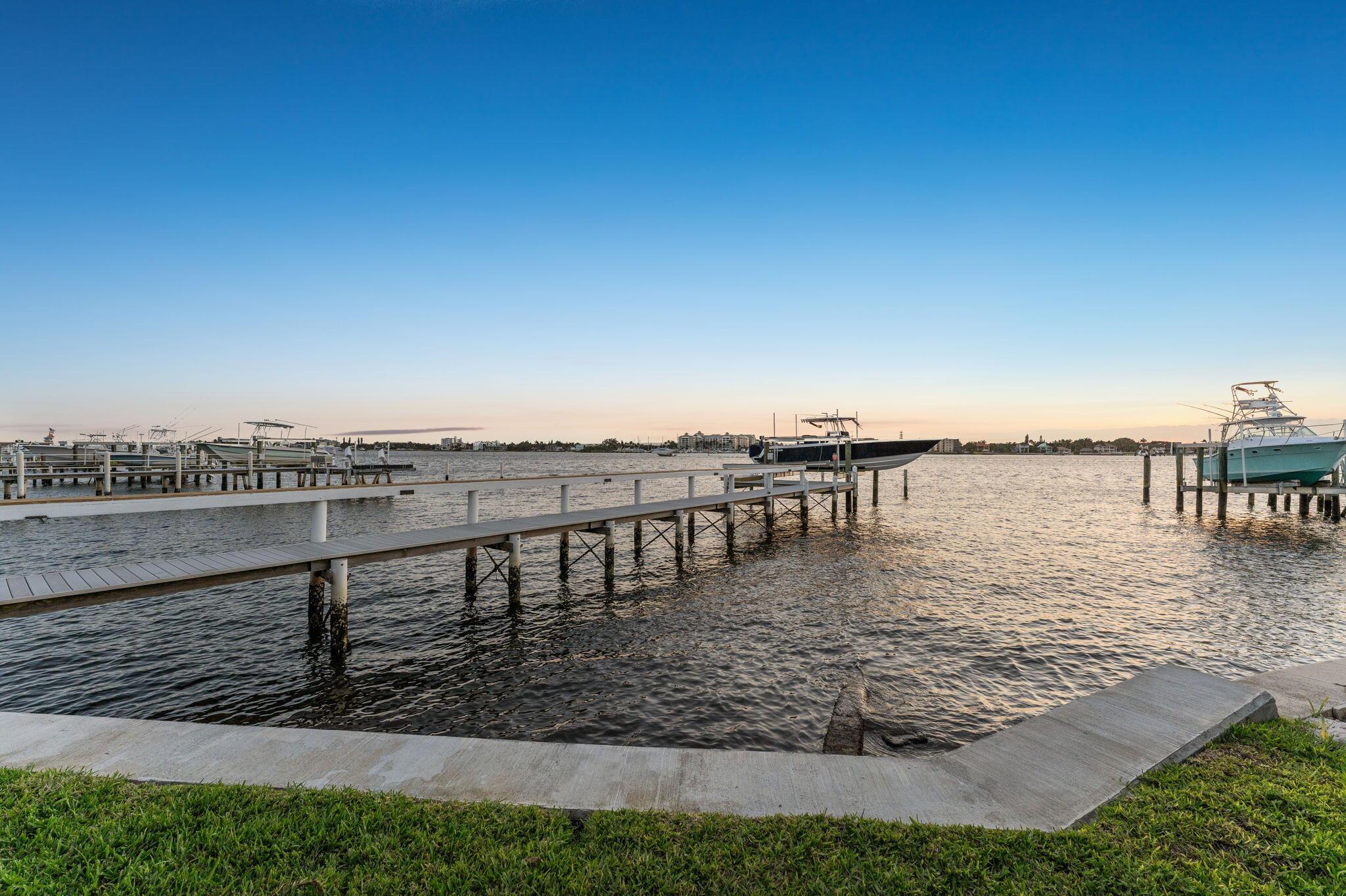 LAKE SHORES LANTANA - Residential