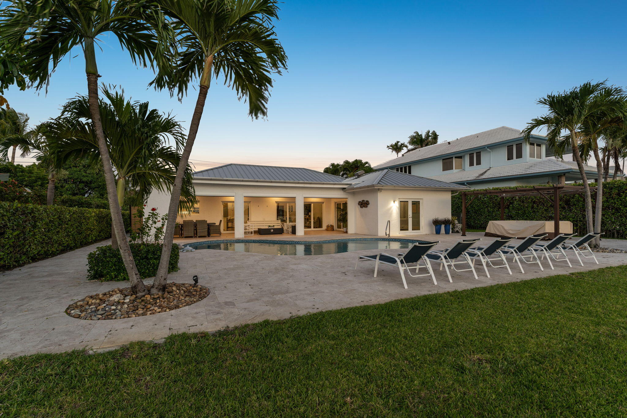 LAKE SHORES LANTANA - Residential
