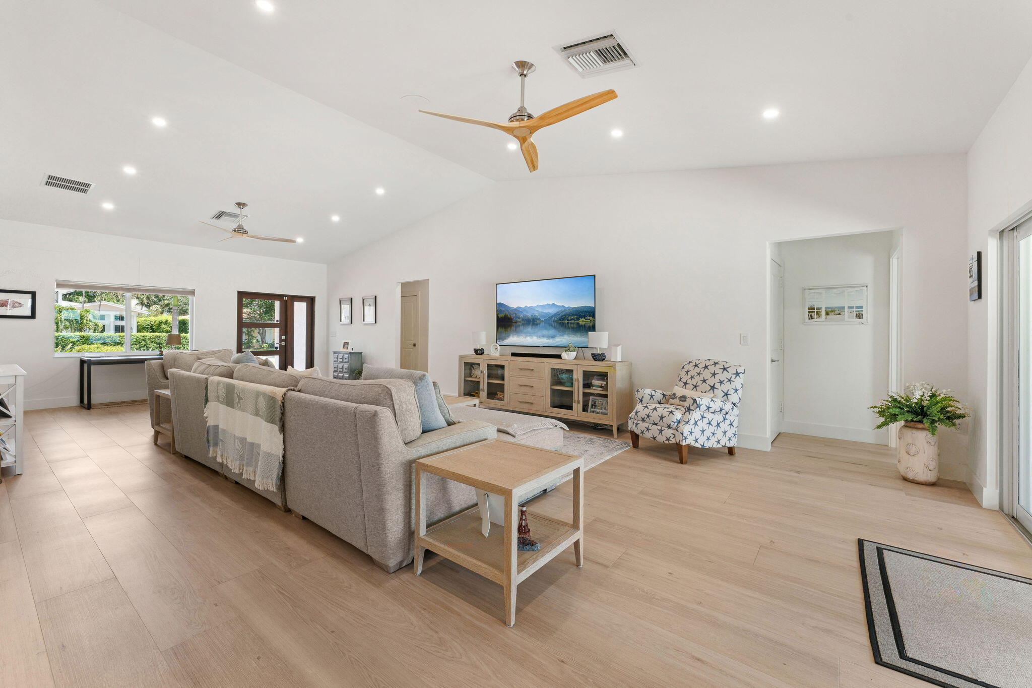 LAKE SHORES LANTANA - Residential