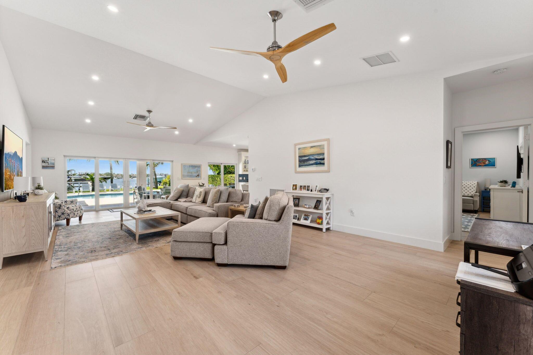 LAKE SHORES LANTANA - Residential