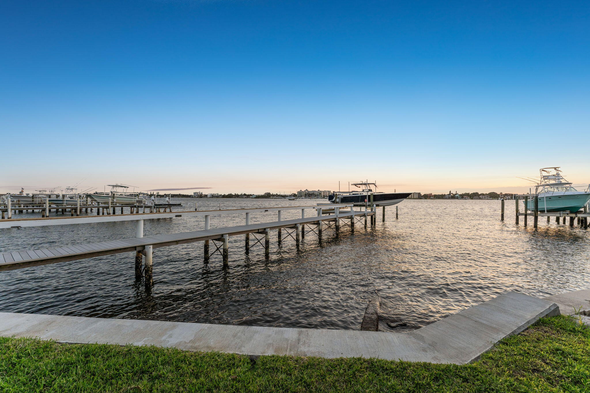 LAKE SHORES LANTANA - Residential