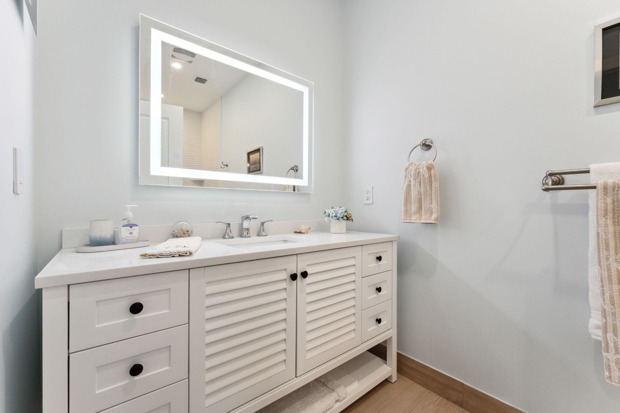 LAKE SHORES LANTANA - Residential