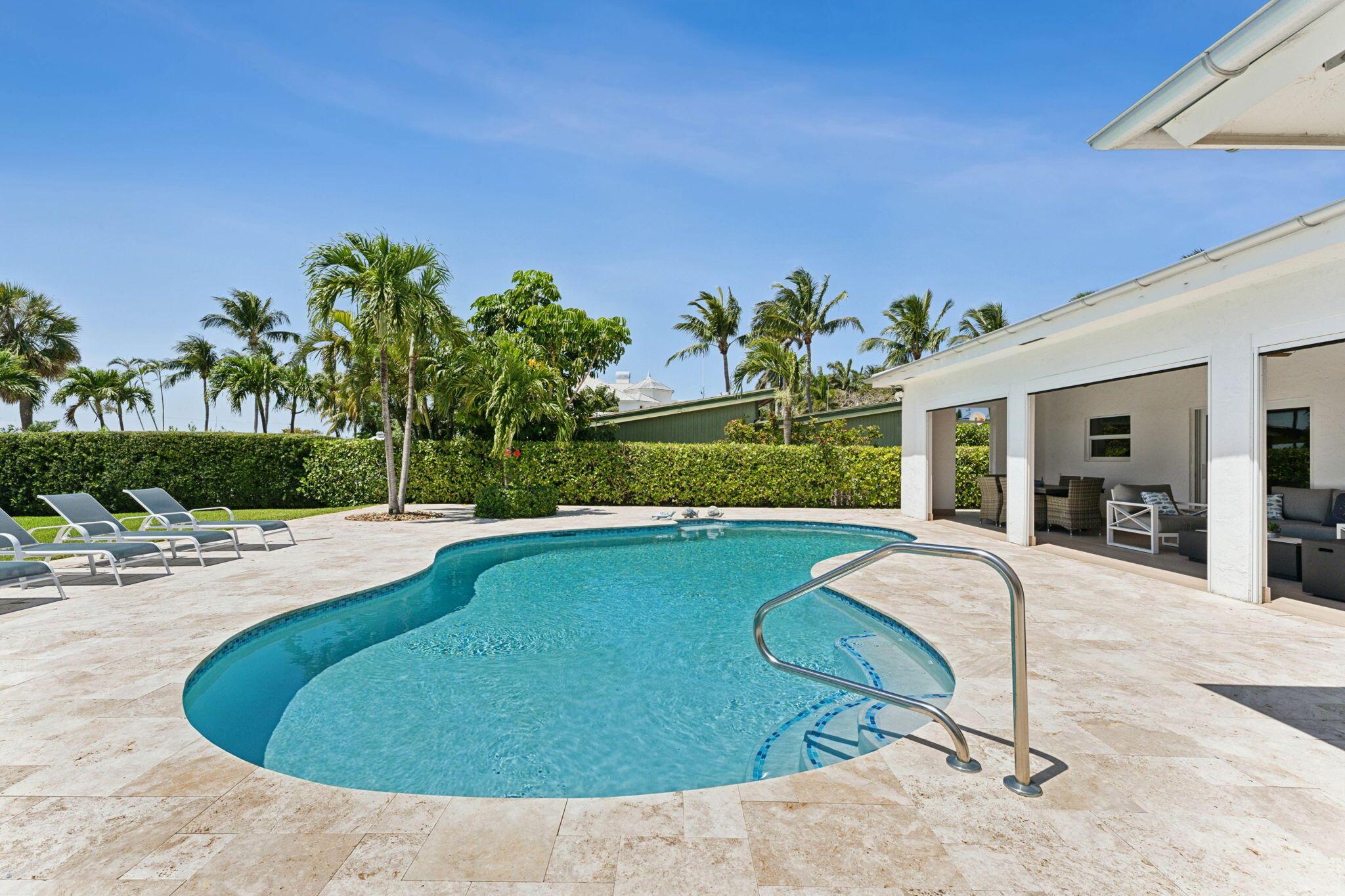 LAKE SHORES LANTANA - Residential