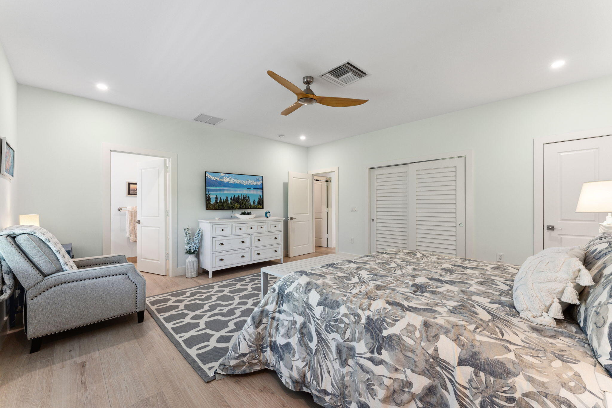 LAKE SHORES LANTANA - Residential