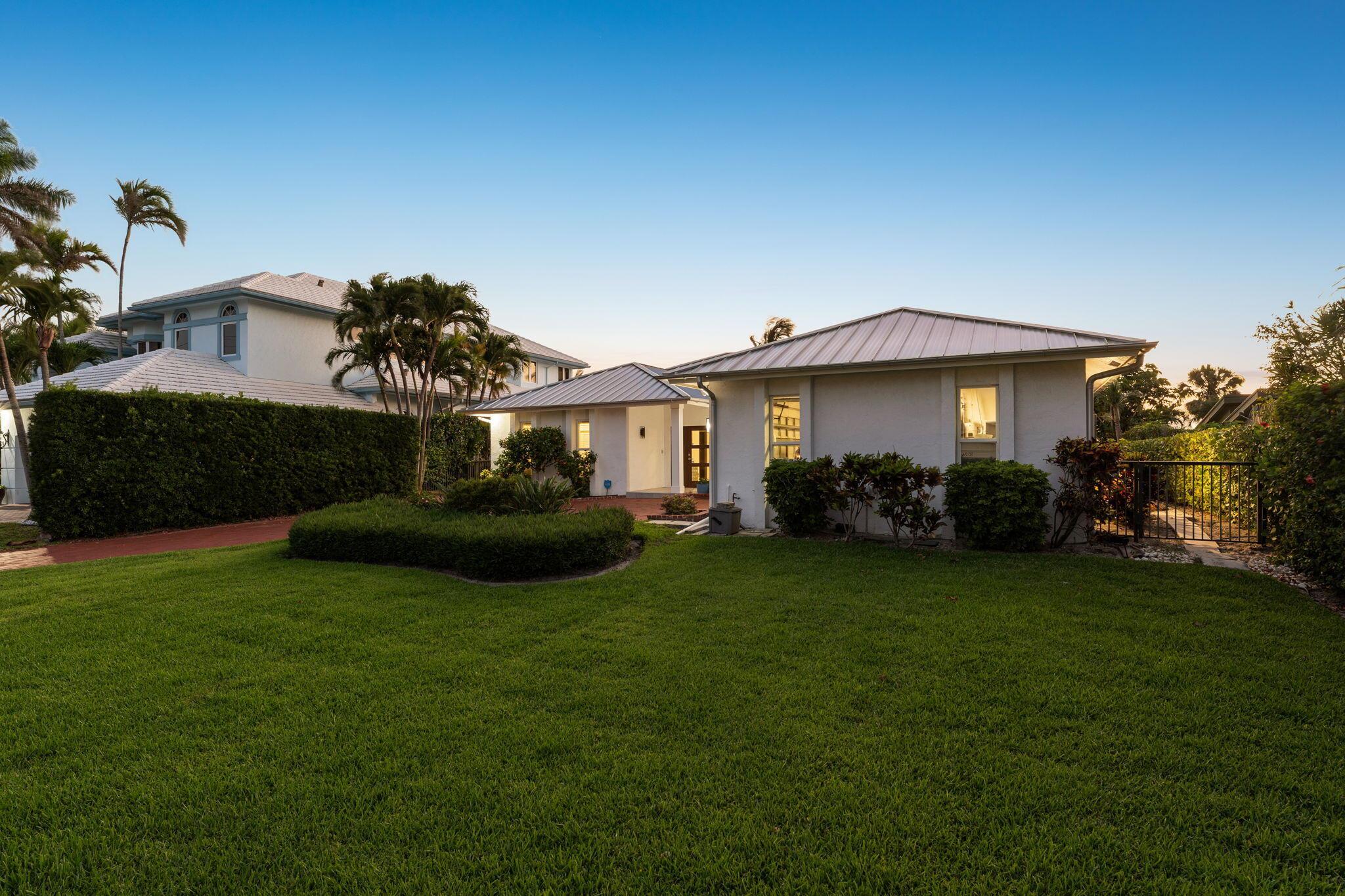 LAKE SHORES LANTANA - Residential