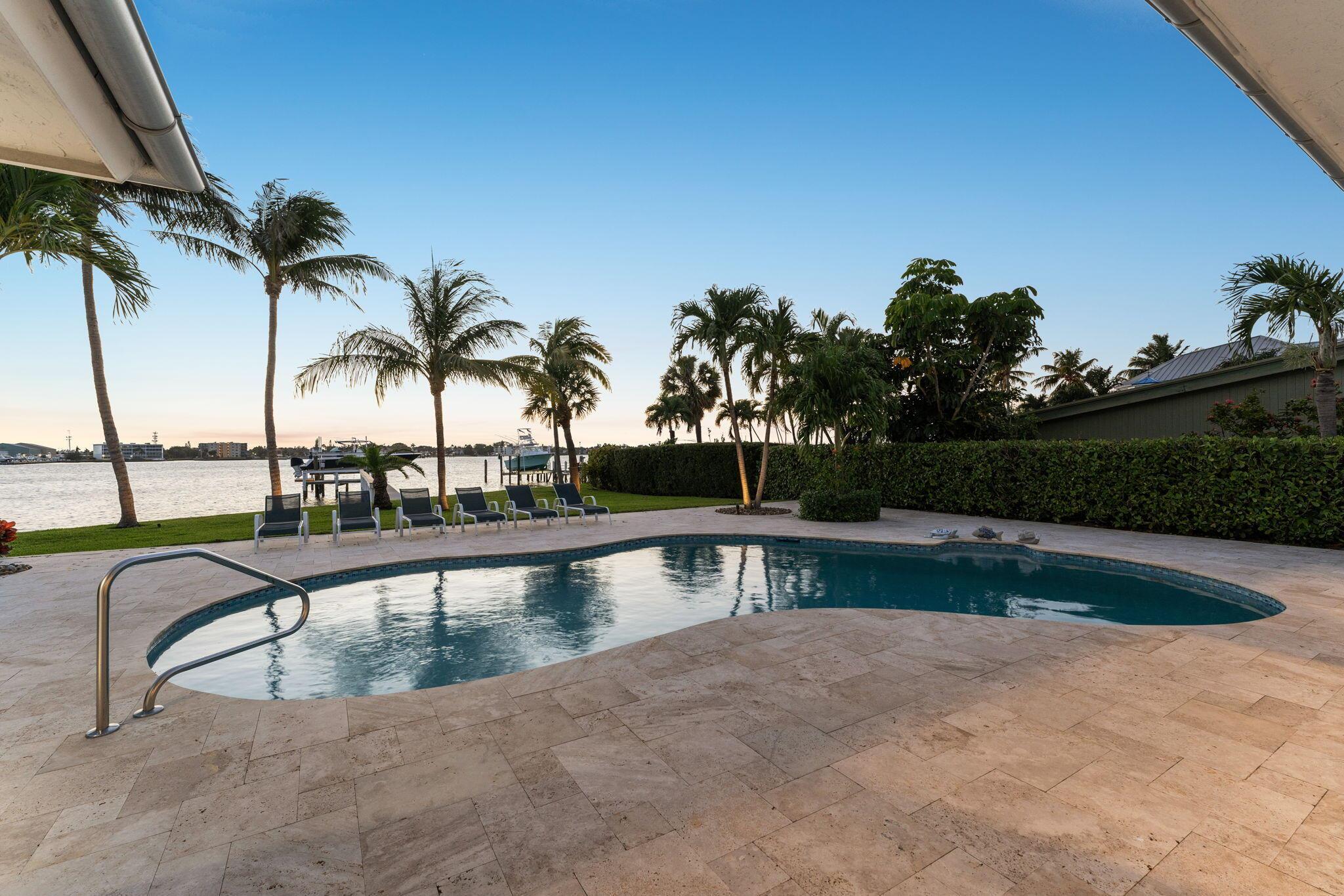 LAKE SHORES LANTANA - Residential