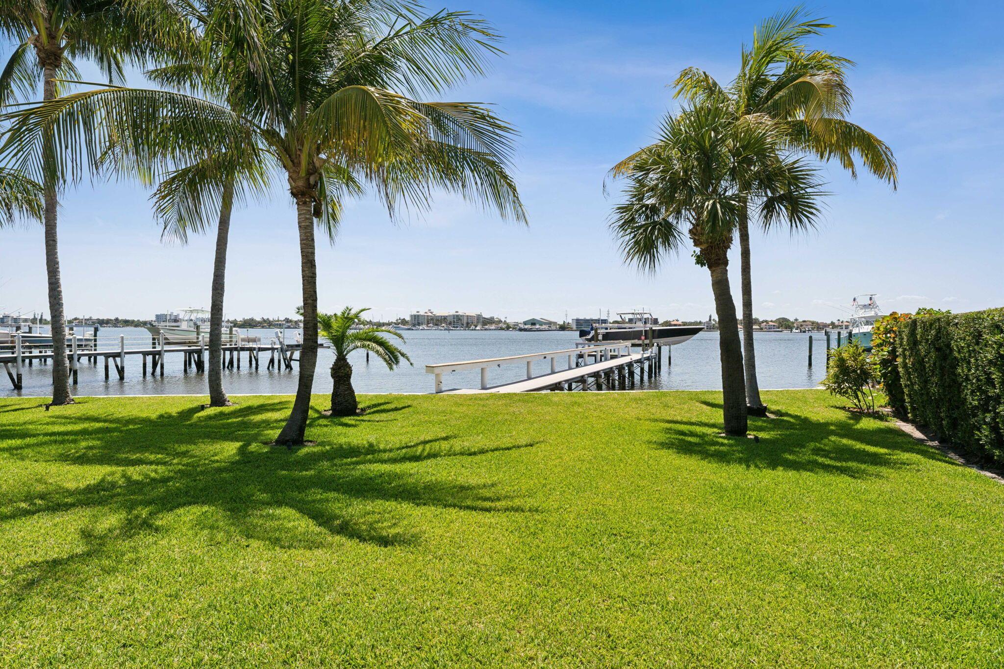 LAKE SHORES LANTANA - Residential