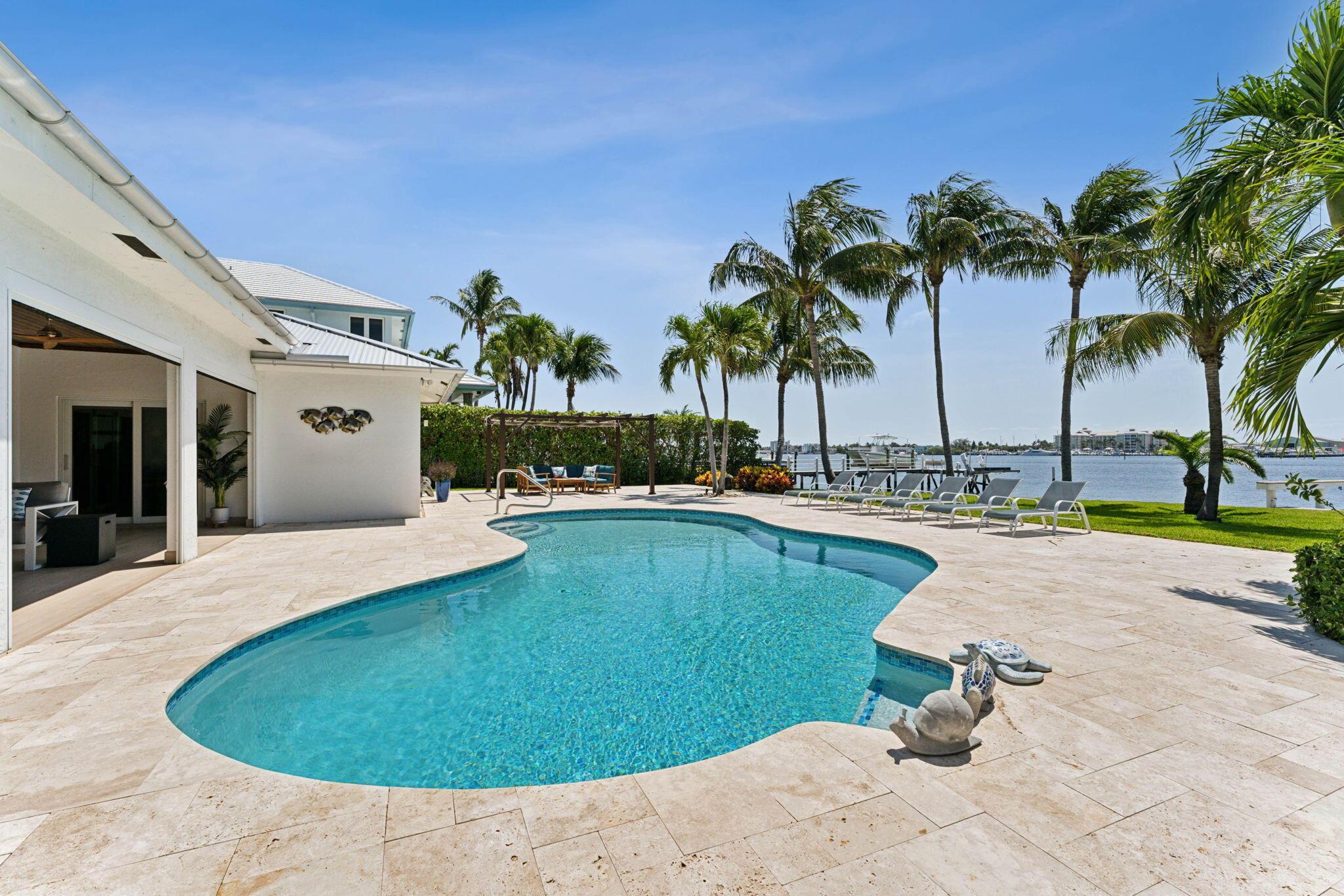 LAKE SHORES LANTANA - Residential