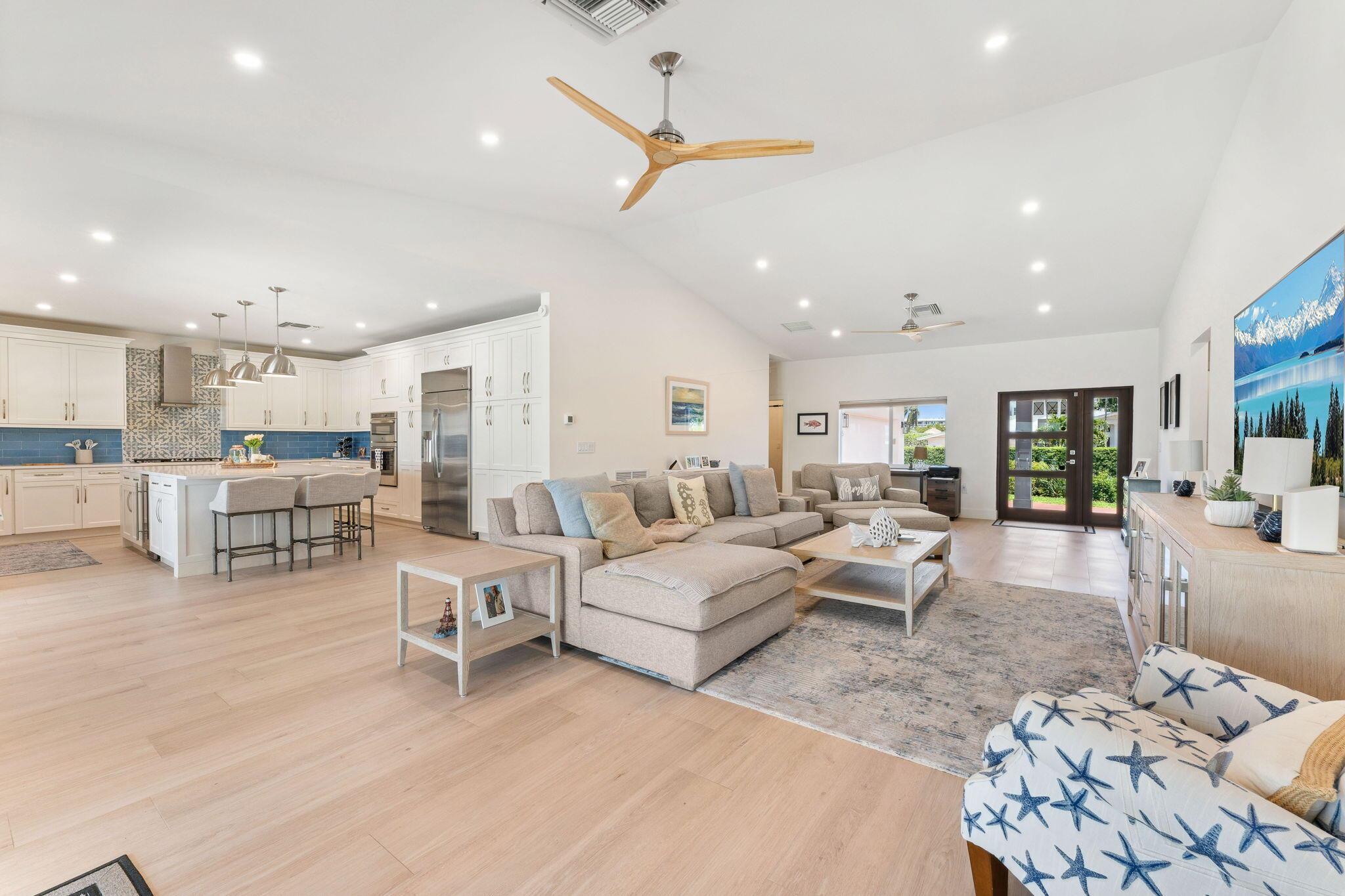 LAKE SHORES LANTANA - Residential