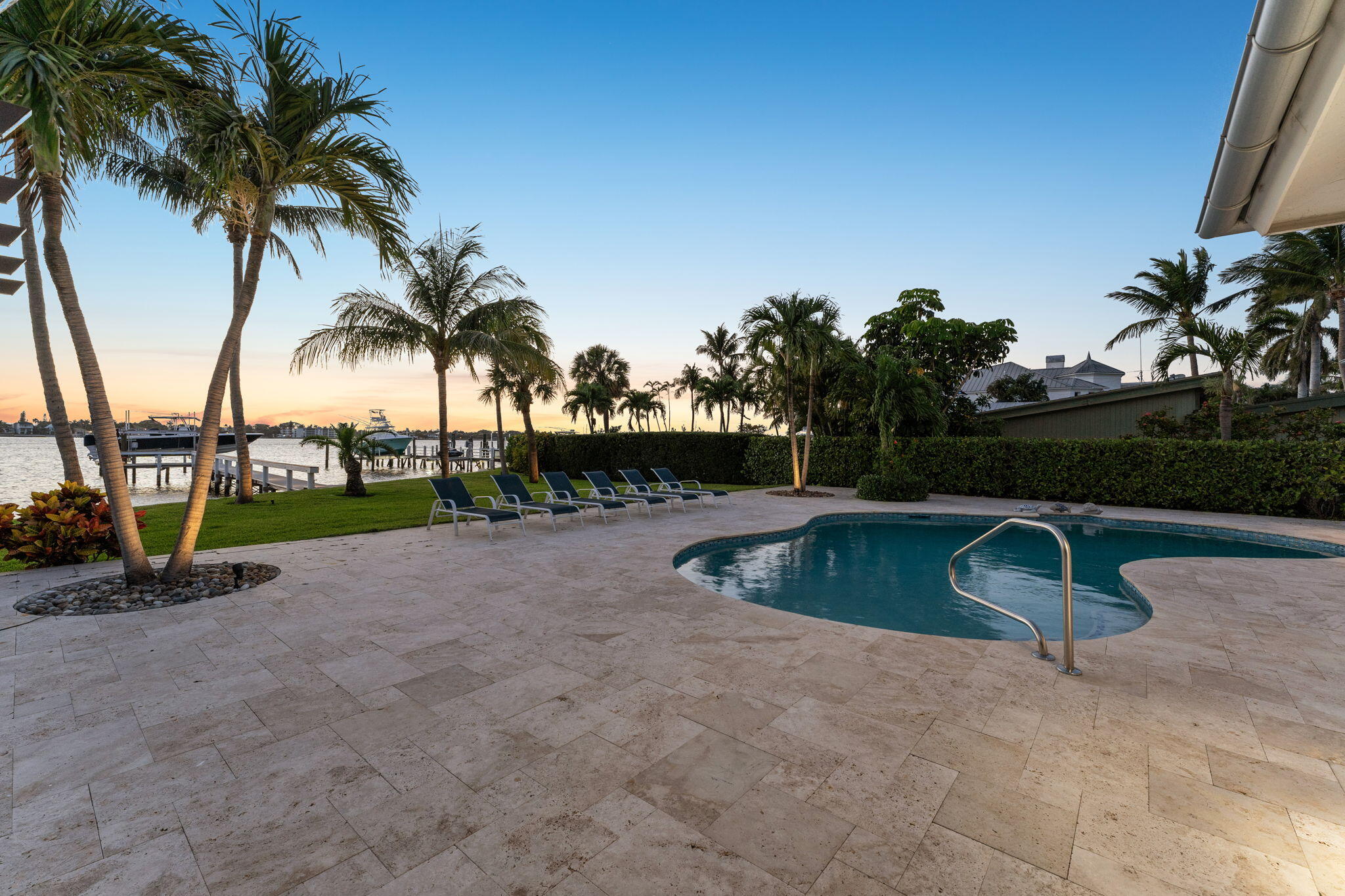 LAKE SHORES LANTANA - Residential