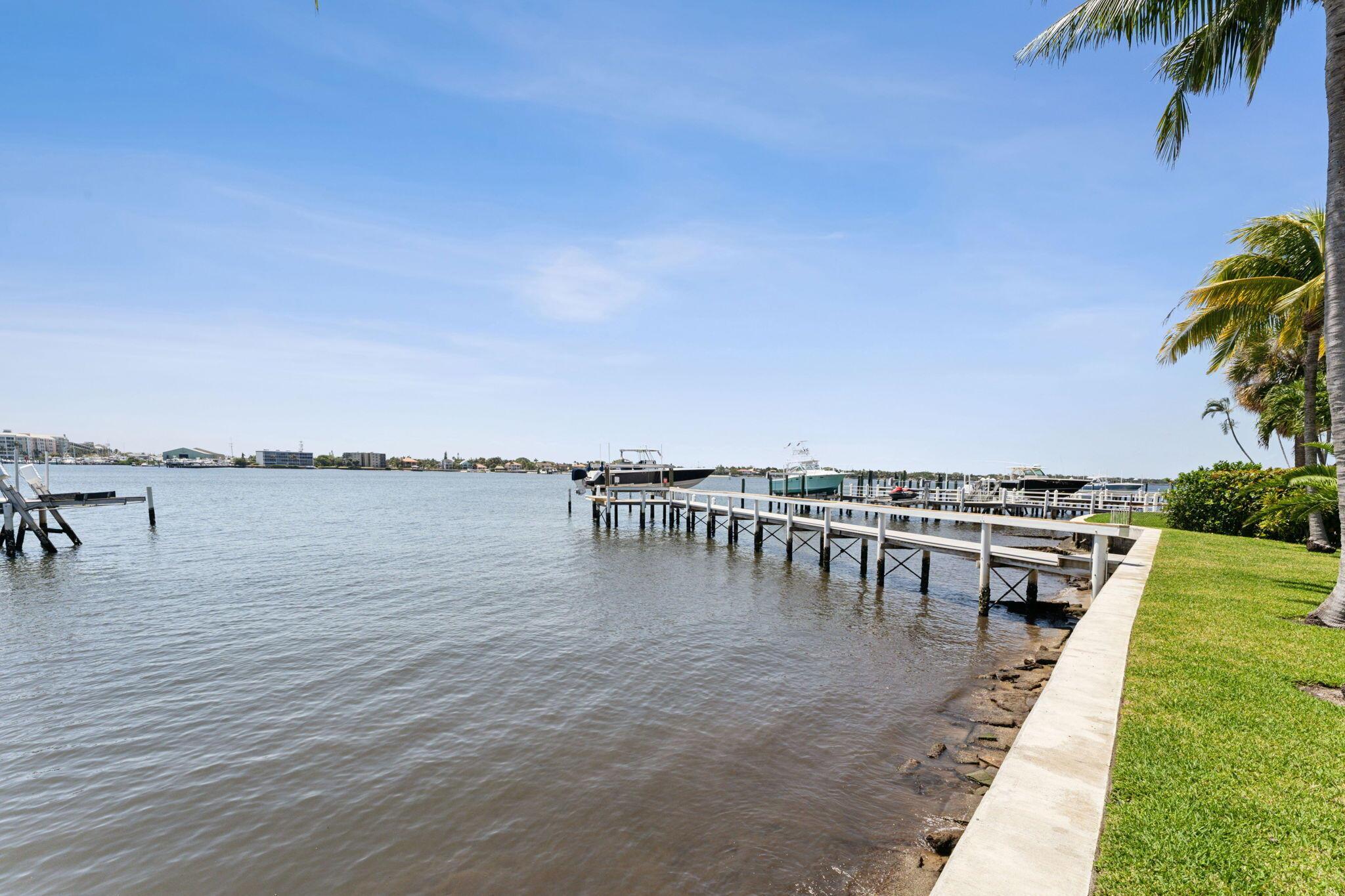 LAKE SHORES LANTANA - Residential