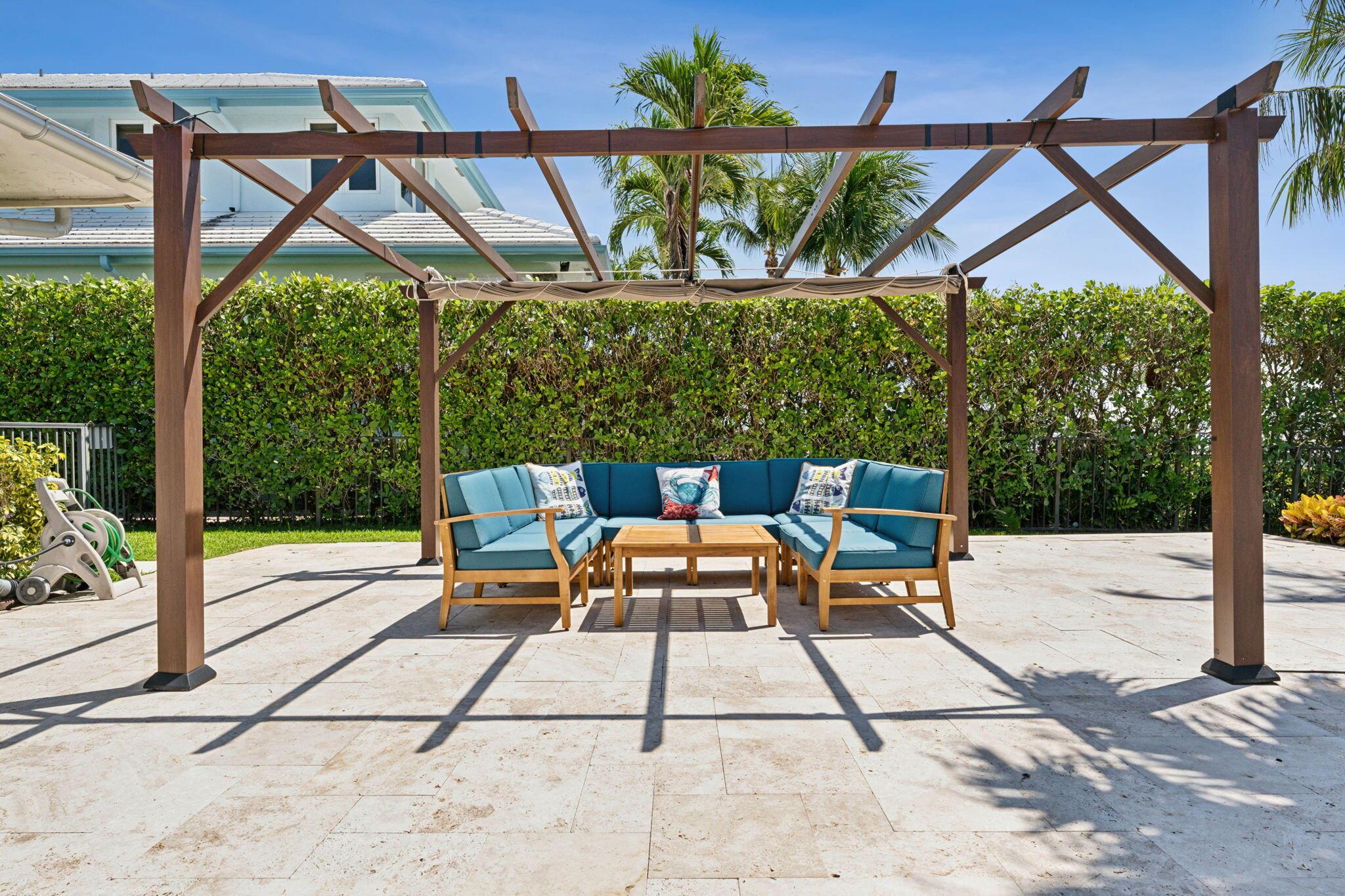 LAKE SHORES LANTANA - Residential