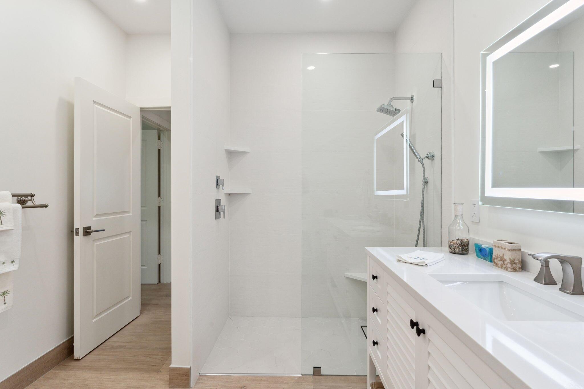 LAKE SHORES LANTANA - Residential