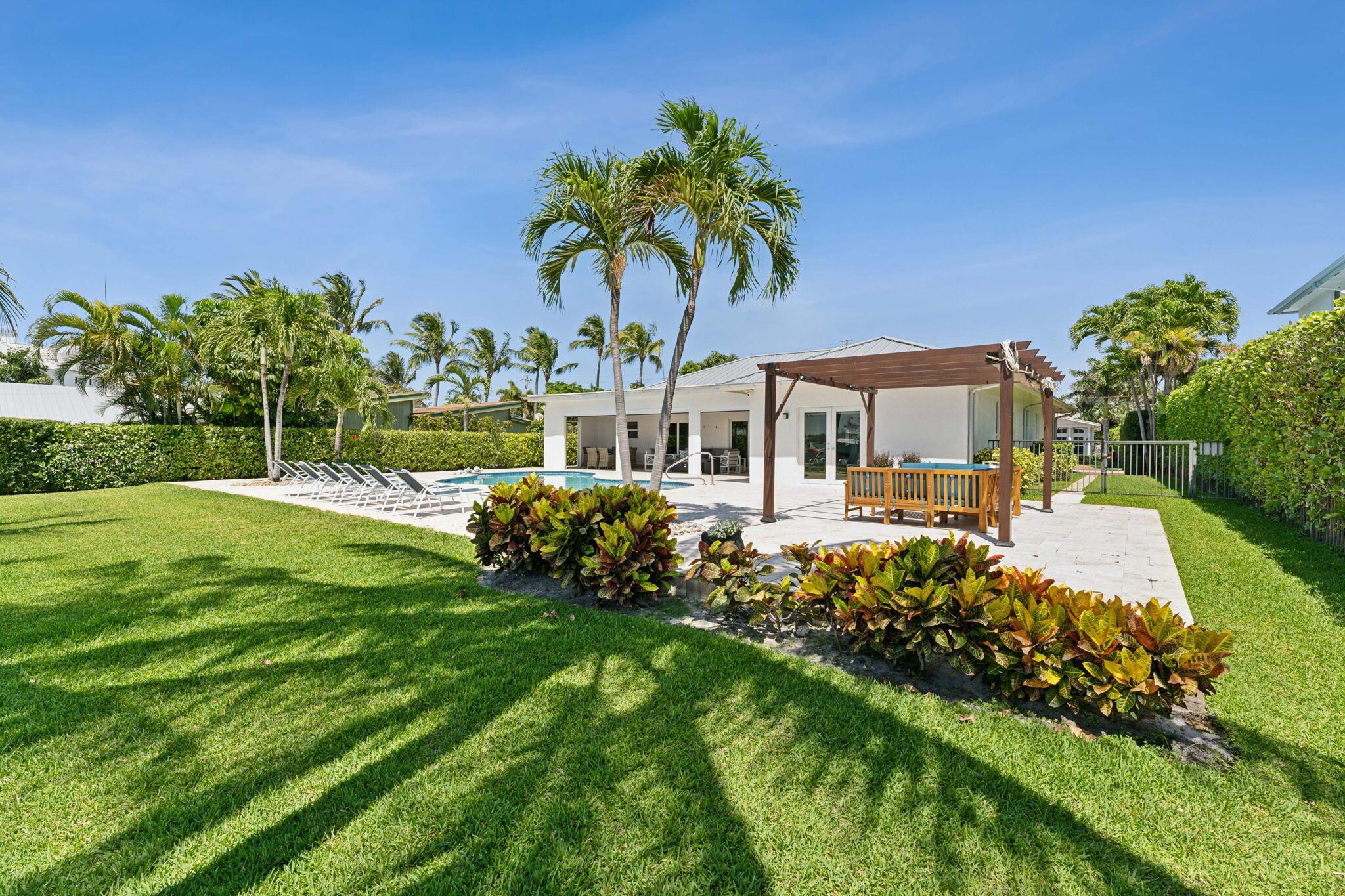 LAKE SHORES LANTANA - Residential